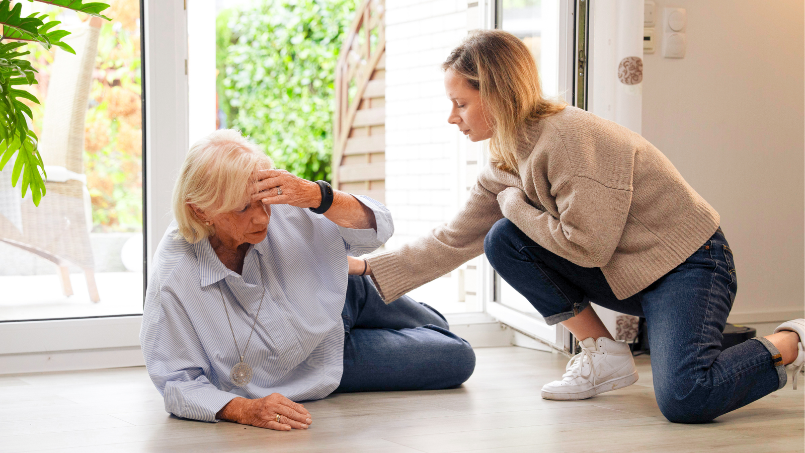 Senior gestürzt: Was tun? Erste Hilfe und Notfall-Anleitung