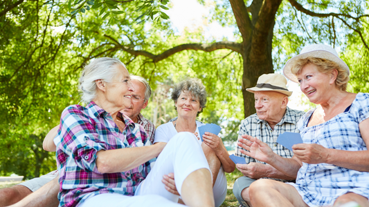 Sicher durch den Sommer: 5 wichtige Hitzetipps für Senioren