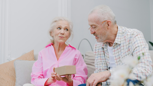 Notrufarmband für Senioren: Mehr Sicherheit im Alltag – ohne Einschränkungen