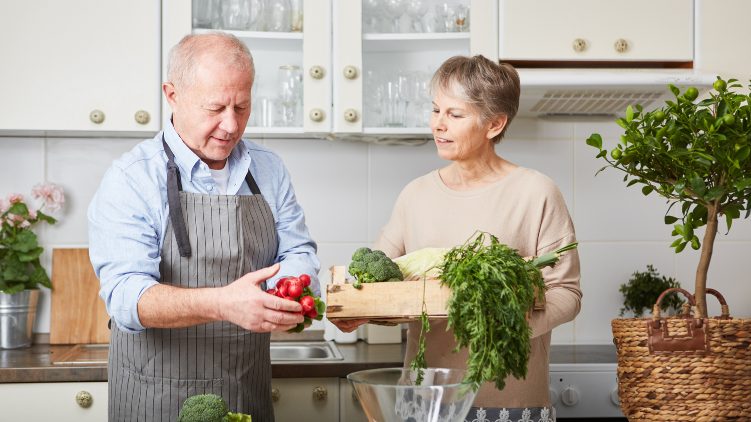 Saisonales Obst und Gemüse liefert wichtige Vitamine und Mineralstoffe.